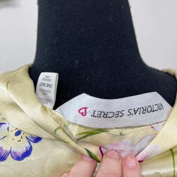 Vintage Y2K Victoria’s Secret Satin Floral Robe - Picture 4 of 4